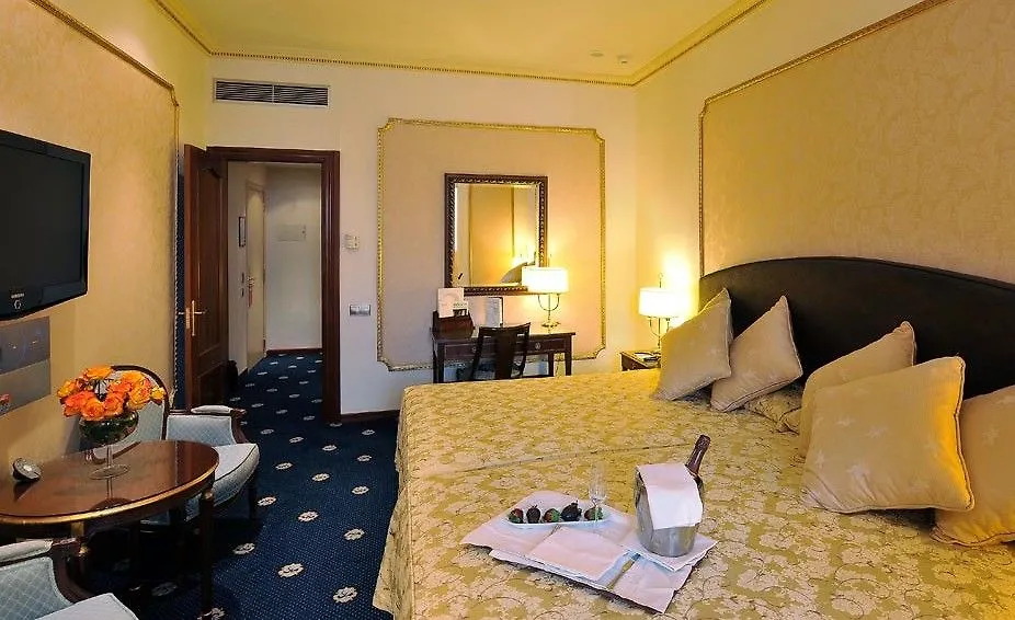 Hotel Roger De Lluria Барселона 4*,