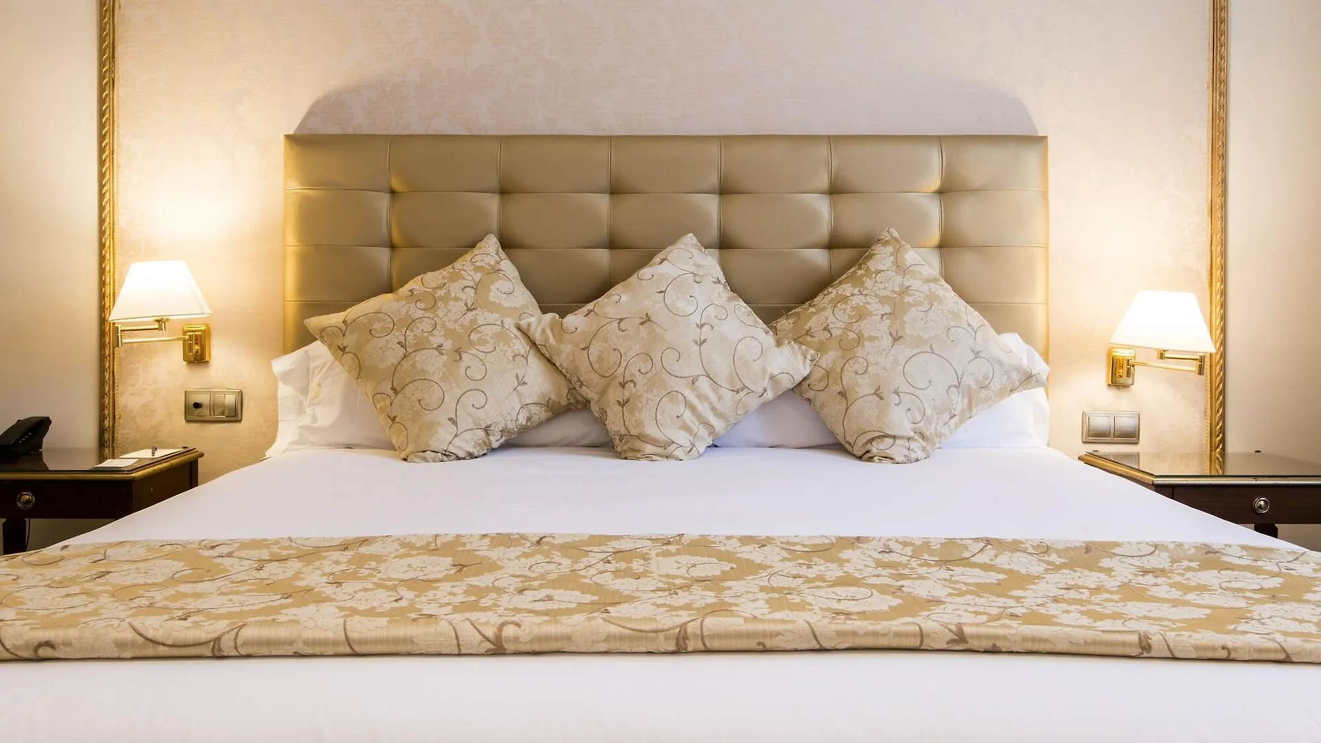 Hotel Roger De Lluria Barcelona 4*,