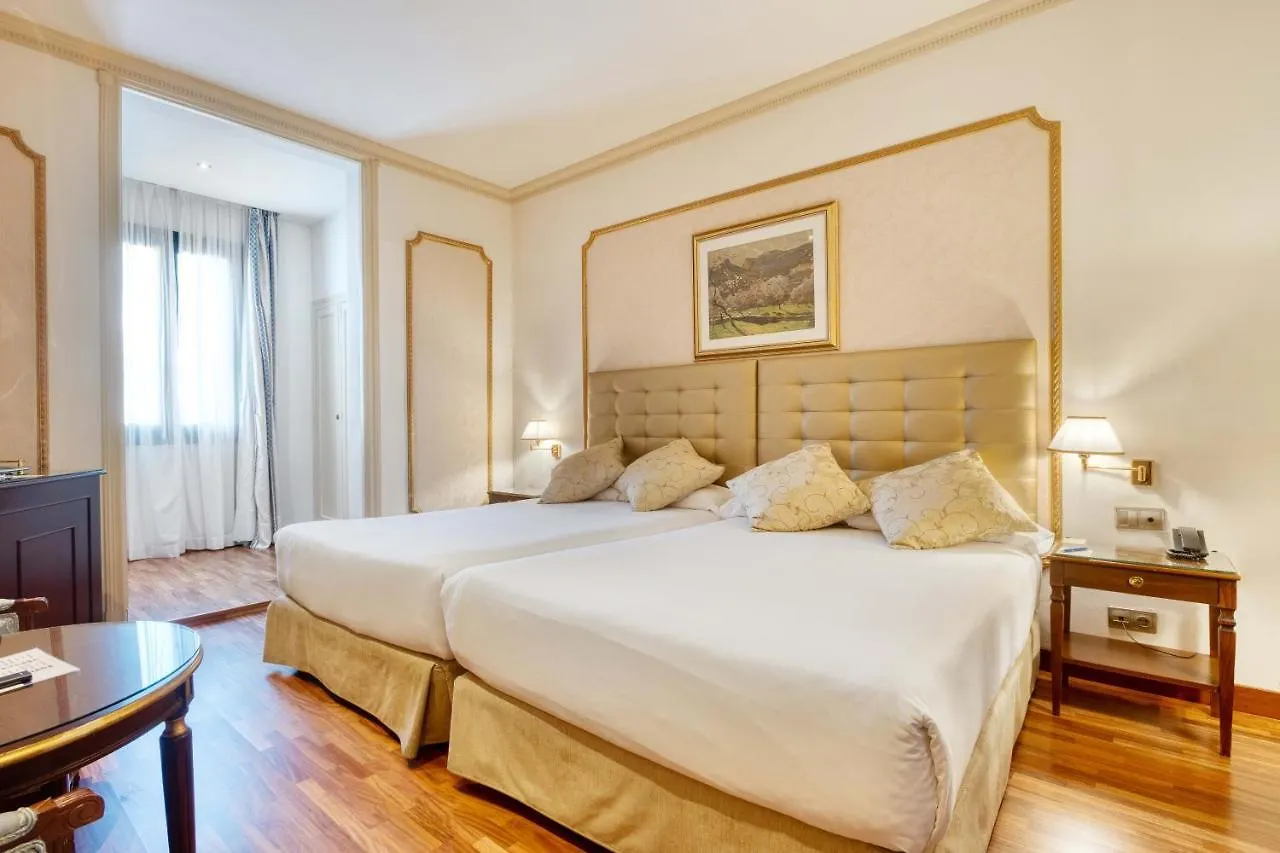 Hotel Roger De Lluria Barcelona 4*,