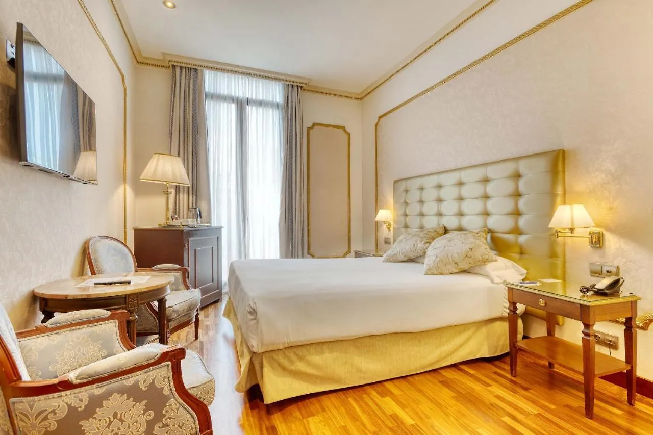 Hotel Roger De Lluria Barcelona 4*,