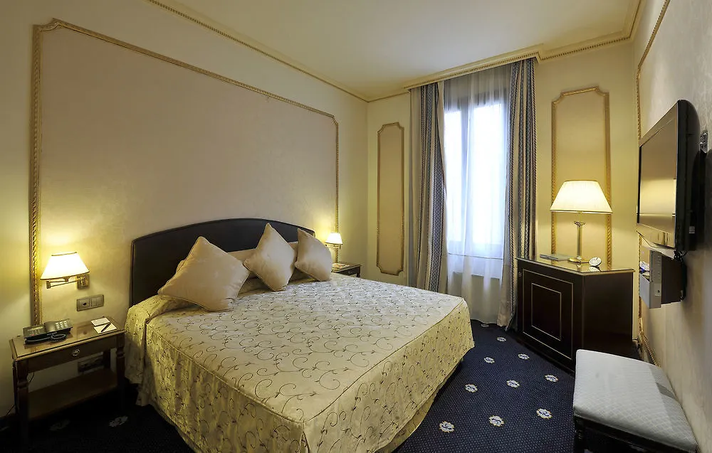 Hotel Roger De Lluria Barcelona 4*,  Spanien